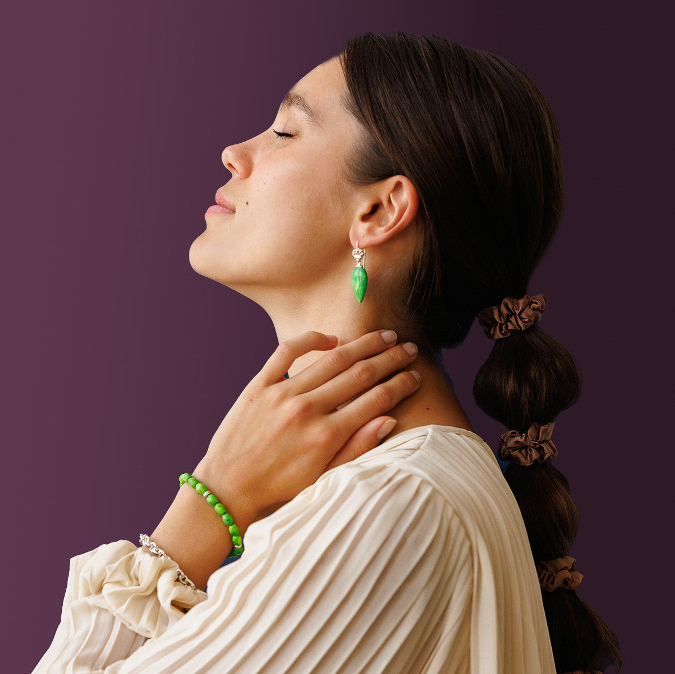 Gouttes de turquoise verte suspendues