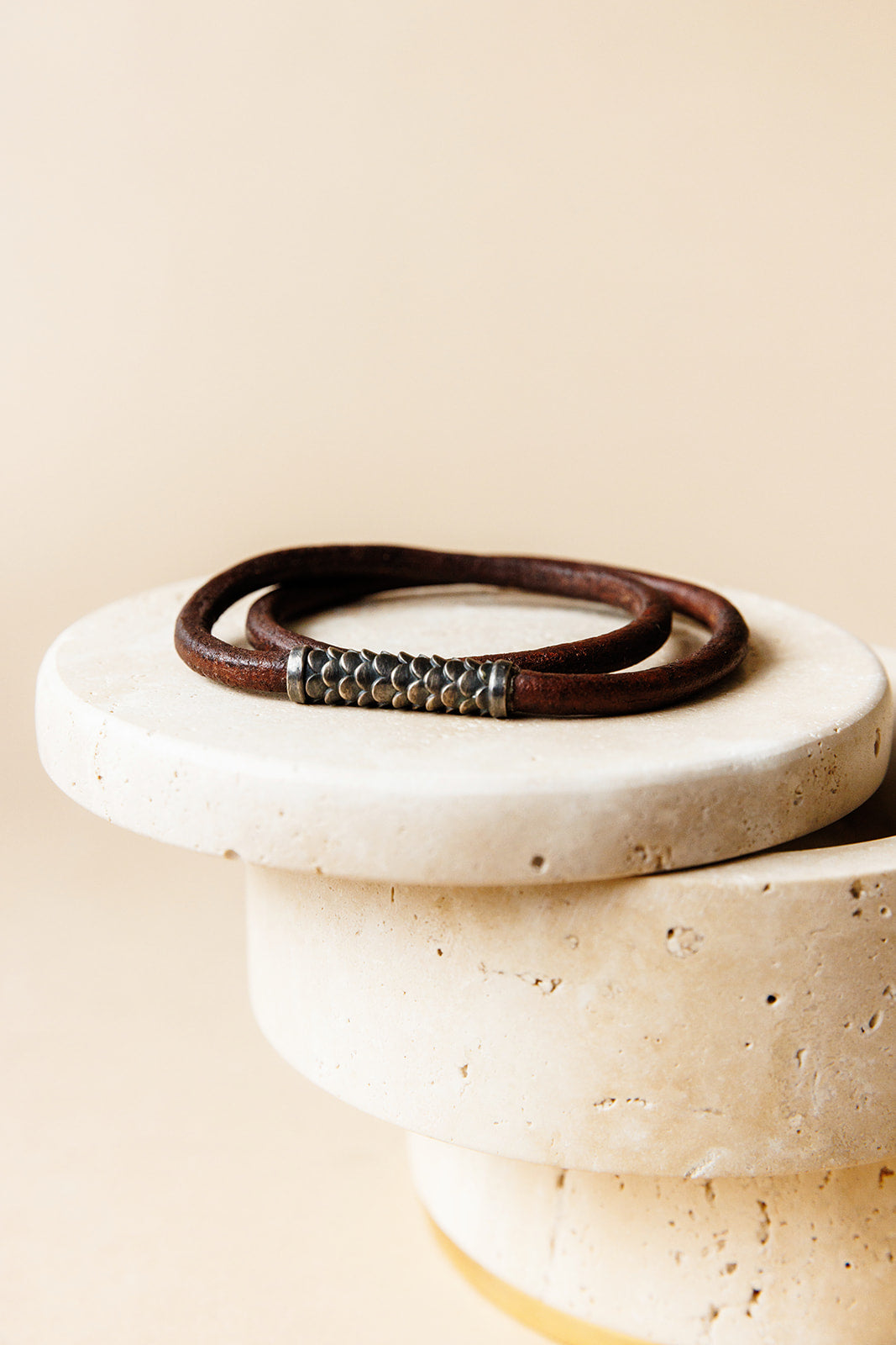 Bracelet en cuir Koi Tube