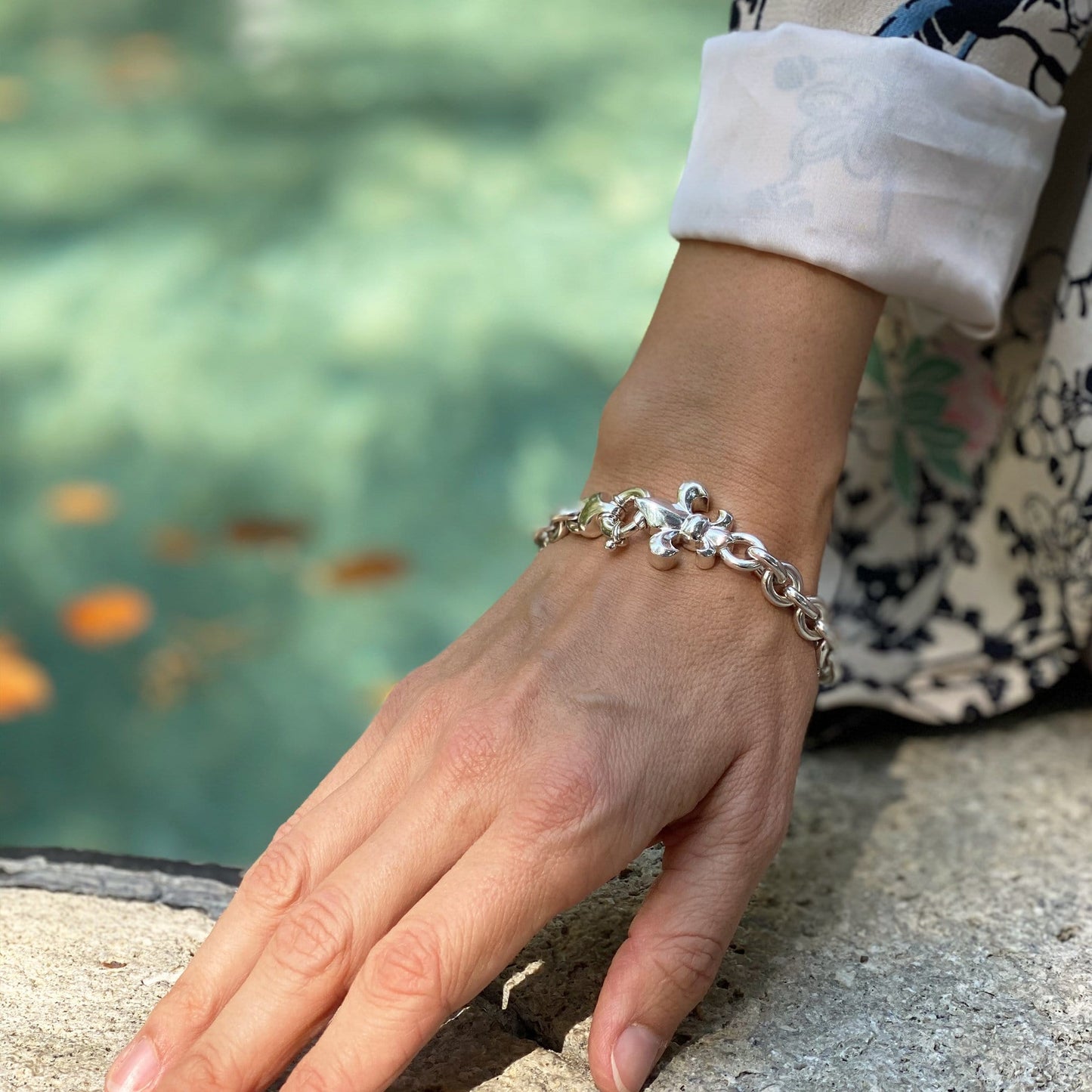 Bracelet en argent avec fermoir lys