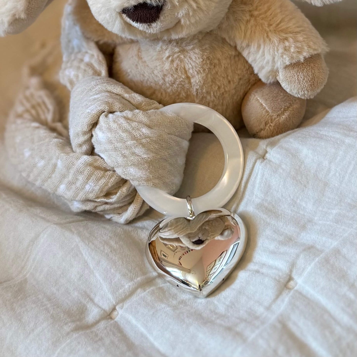 Babyrassel Herz mit Ring