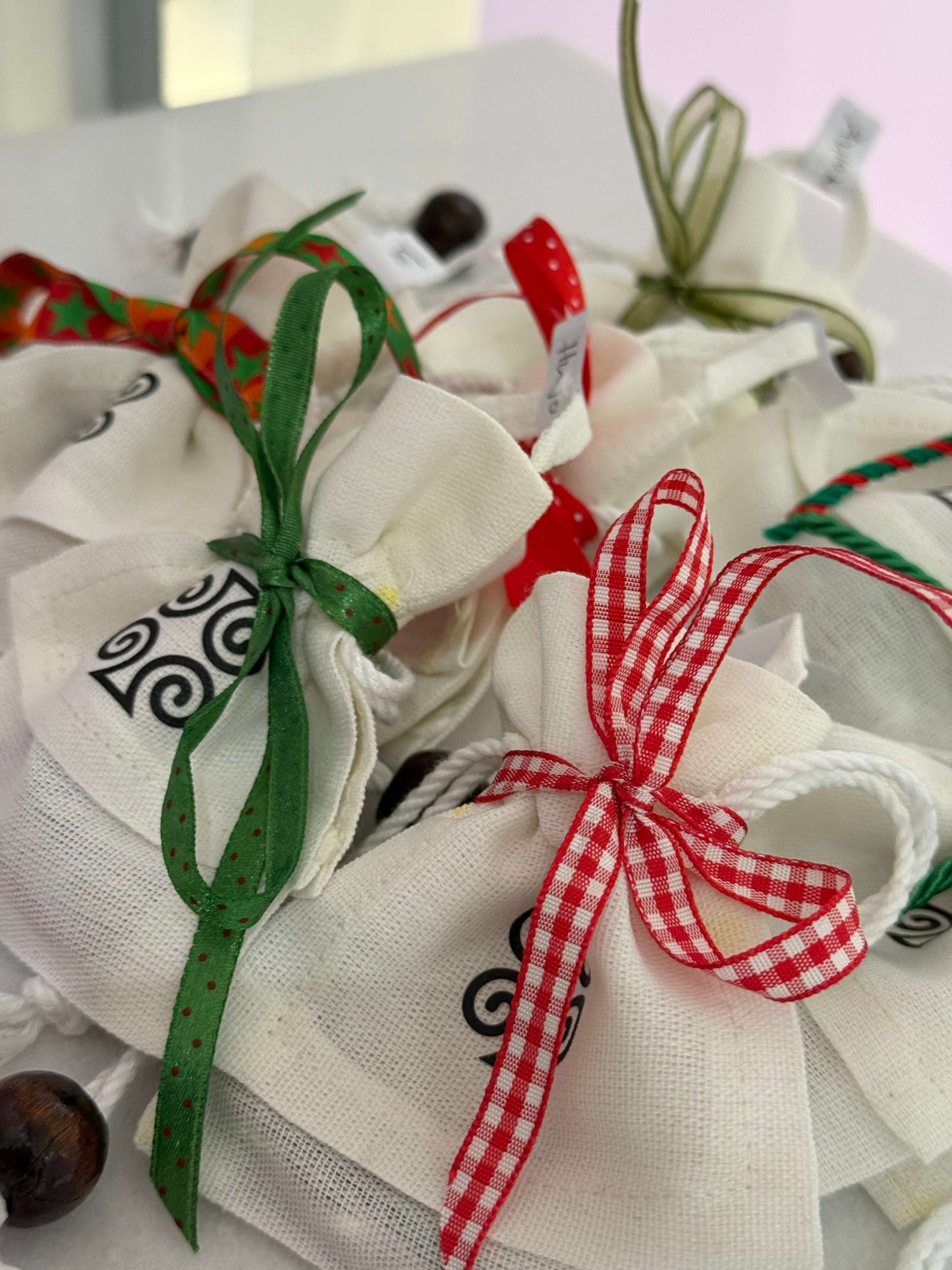 Mains jointes -plaqué argent-