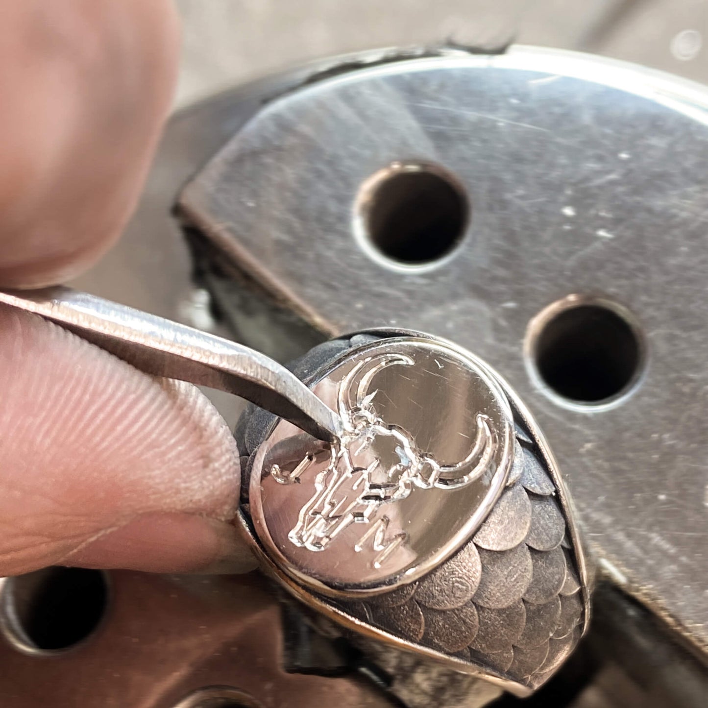 Signet ring koi